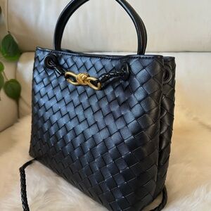 Elegant Black Woven Handbag / shoulder bag crossbody